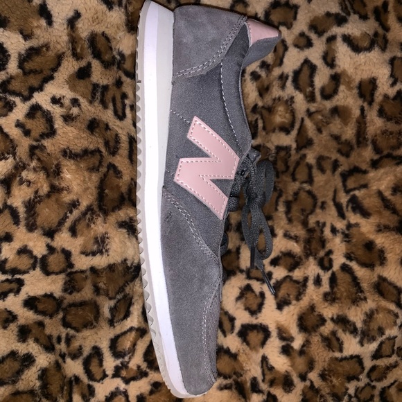 Size 7 New Balances !! - Picture 3 of 4